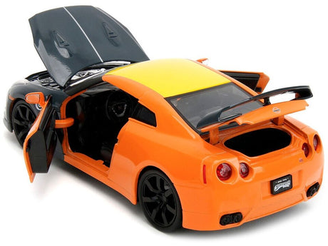 Naruto Shippuden Naruto & 2009 Nissan GT-R (R35) Figure